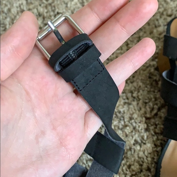 Cute black strap sandals . - Picture 4 of 12